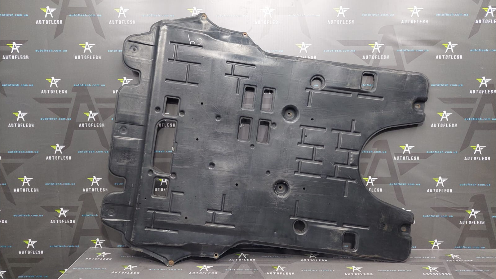 Защита двигателя 9650547580, 9650547680 Citroen C4 Fiat Grande Punto Peugeot 308 бу Защита двигателя 9650547580, 9650547680 Citroen C4 Fiat Grande Punto Peugeot 308 бу